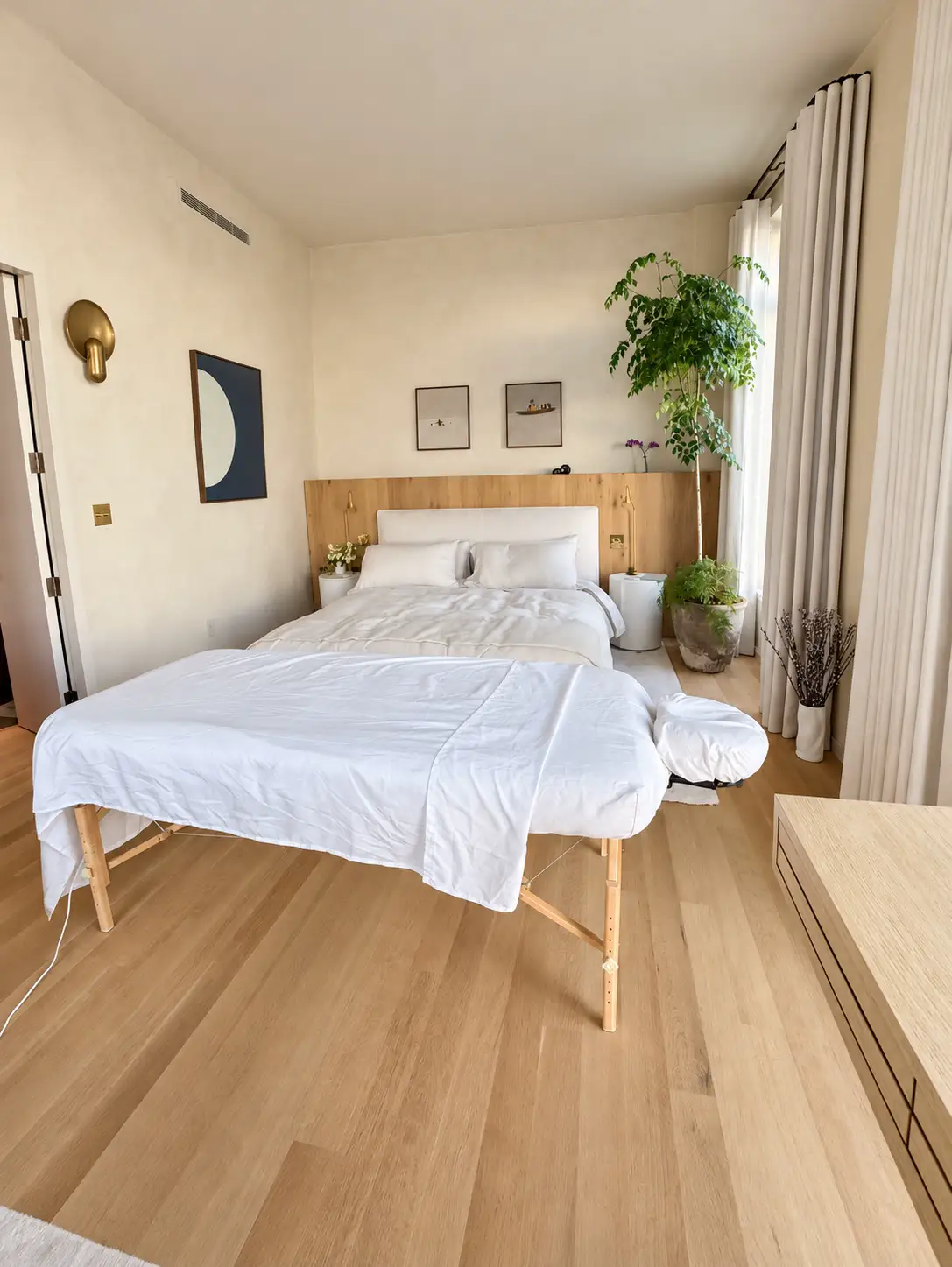 Home - In-Home Massage NYC 3 A Knead NYC massage table with fresh linens set up in a private bedroom